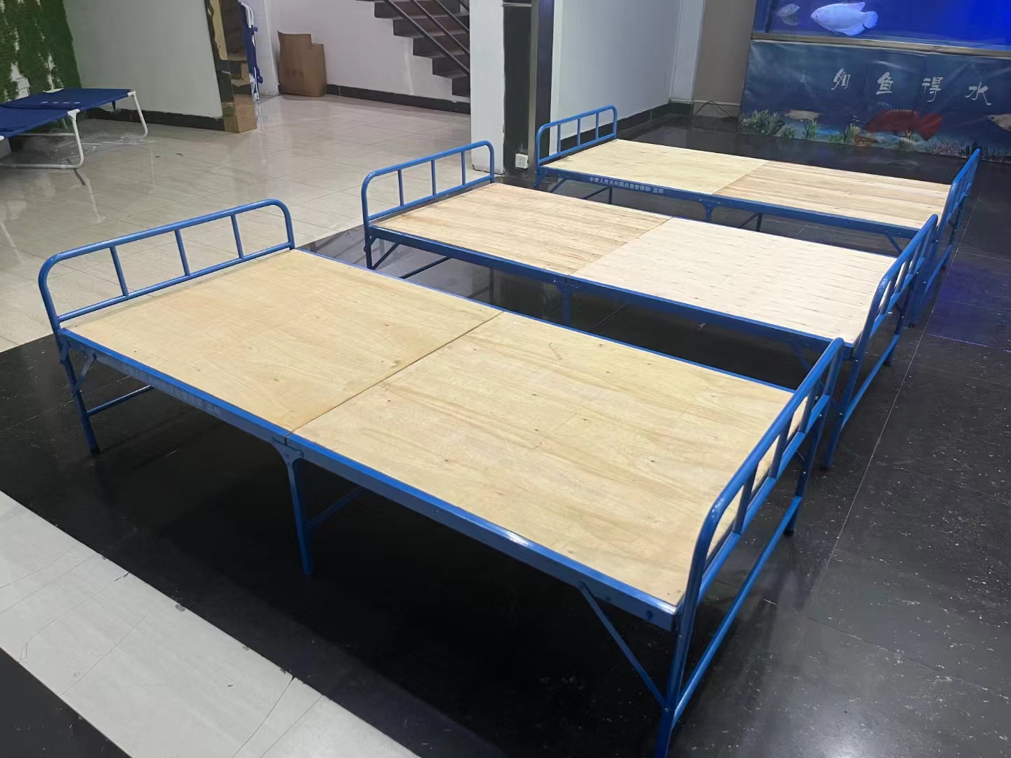 钢木折叠床-侧面